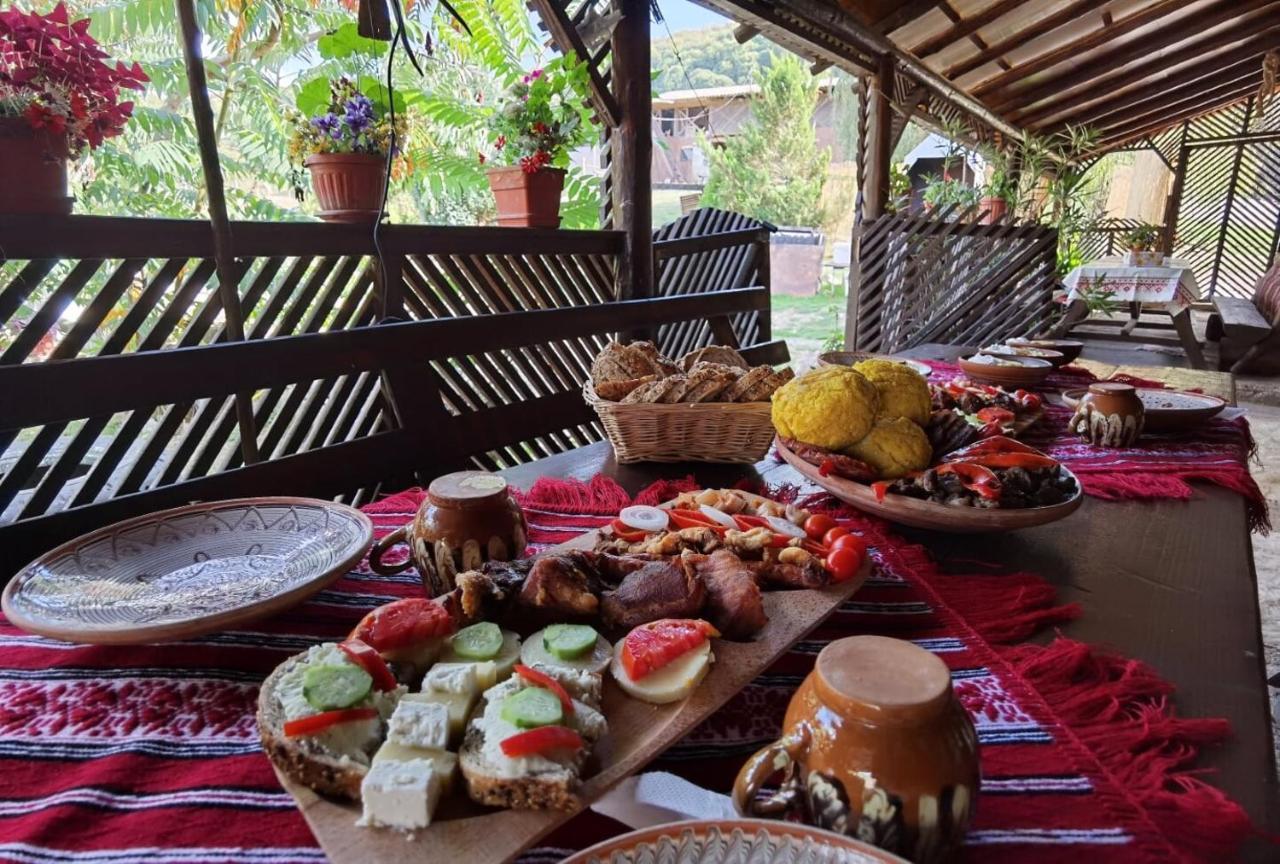 Langa Stana Hotel คูร์ตา เด อาร์เจช ภายนอก รูปภาพ