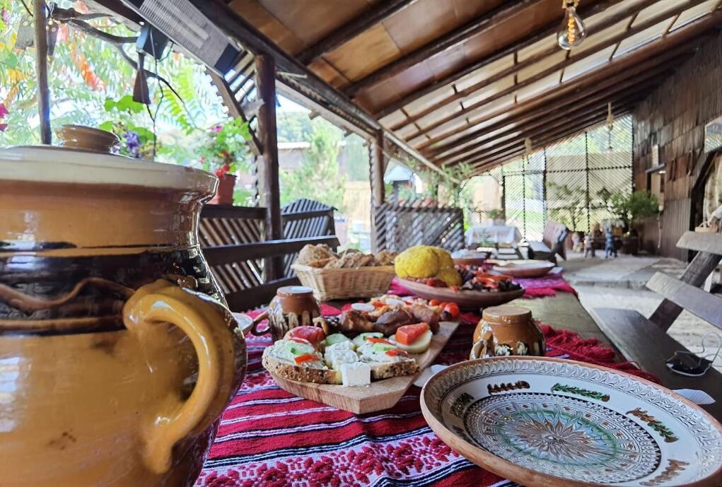 Langa Stana Hotel คูร์ตา เด อาร์เจช ภายนอก รูปภาพ