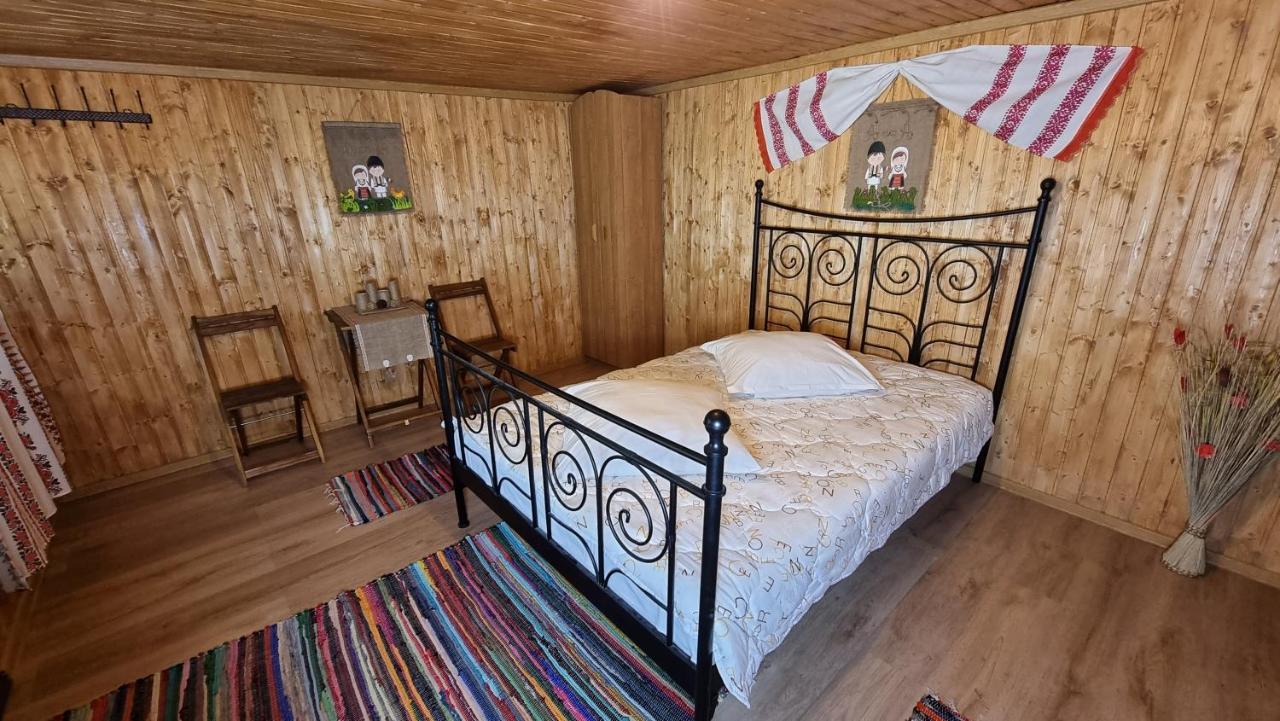 Langa Stana Hotel คูร์ตา เด อาร์เจช ภายนอก รูปภาพ