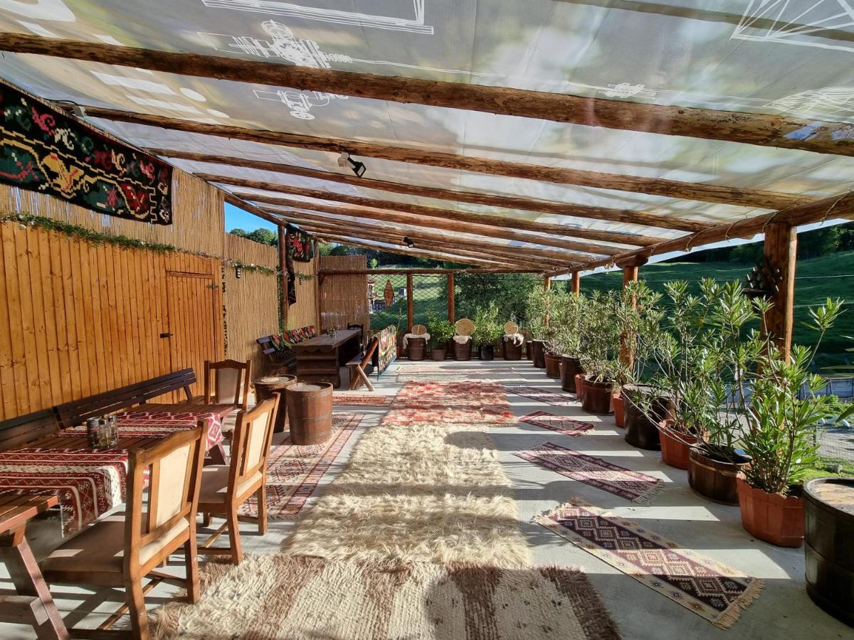 Langa Stana Hotel คูร์ตา เด อาร์เจช ภายนอก รูปภาพ