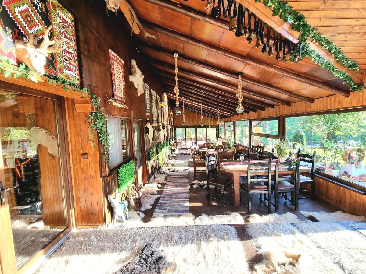 Langa Stana Hotel คูร์ตา เด อาร์เจช ภายนอก รูปภาพ