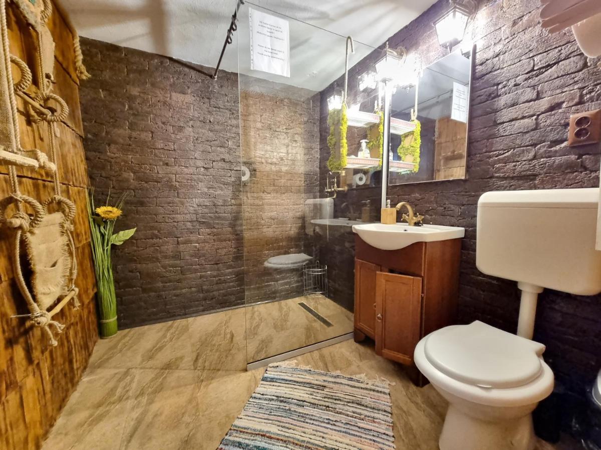 Langa Stana Hotel คูร์ตา เด อาร์เจช ภายนอก รูปภาพ