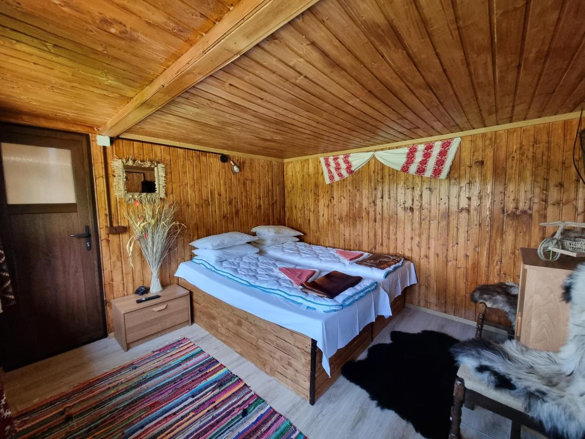 Langa Stana Hotel คูร์ตา เด อาร์เจช ภายนอก รูปภาพ